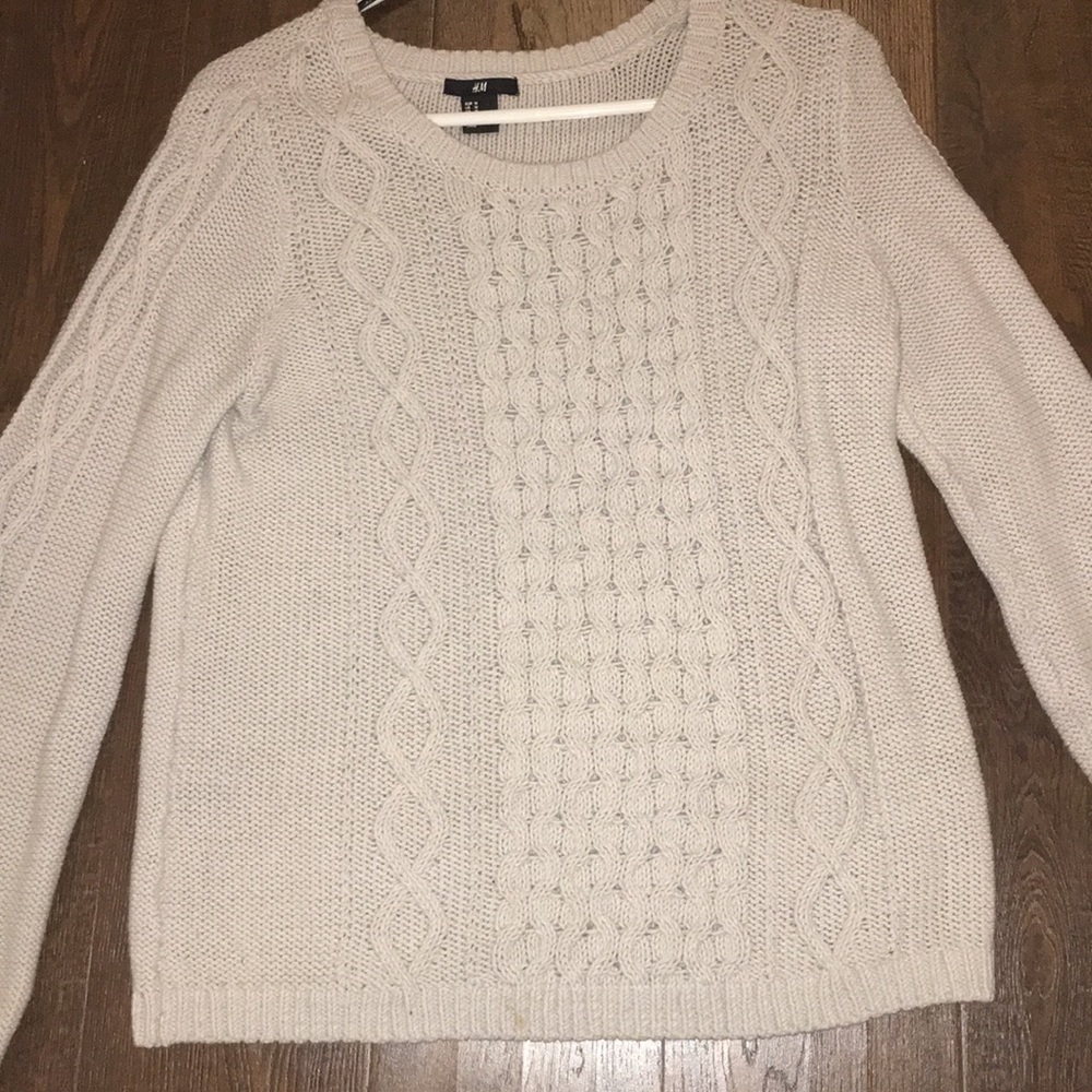 H & M light gray sweater
